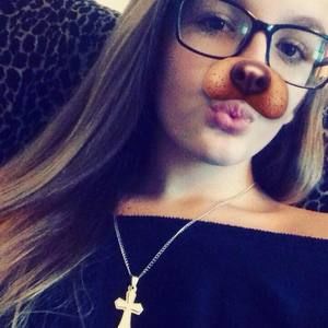 Meet your Posher, Larissa